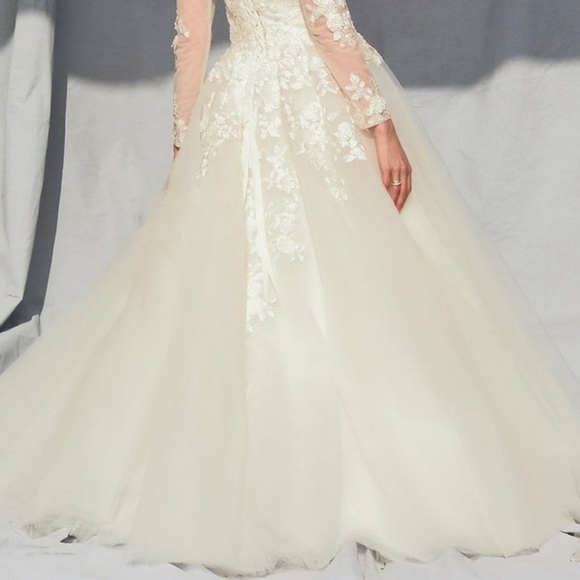 Wedding dress - Picture 6 of 8